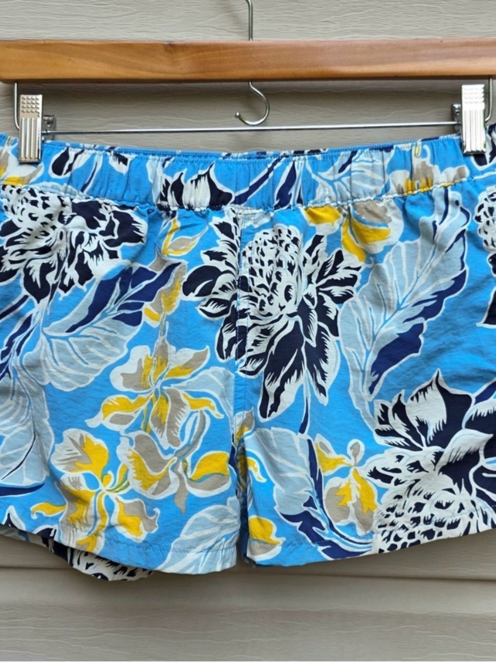 Patagonia Barely Baggies Shorts Womens M Blue Floral Hiking Outdoorsy Gorpcore